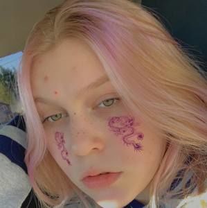 Meet your Posher, Ava